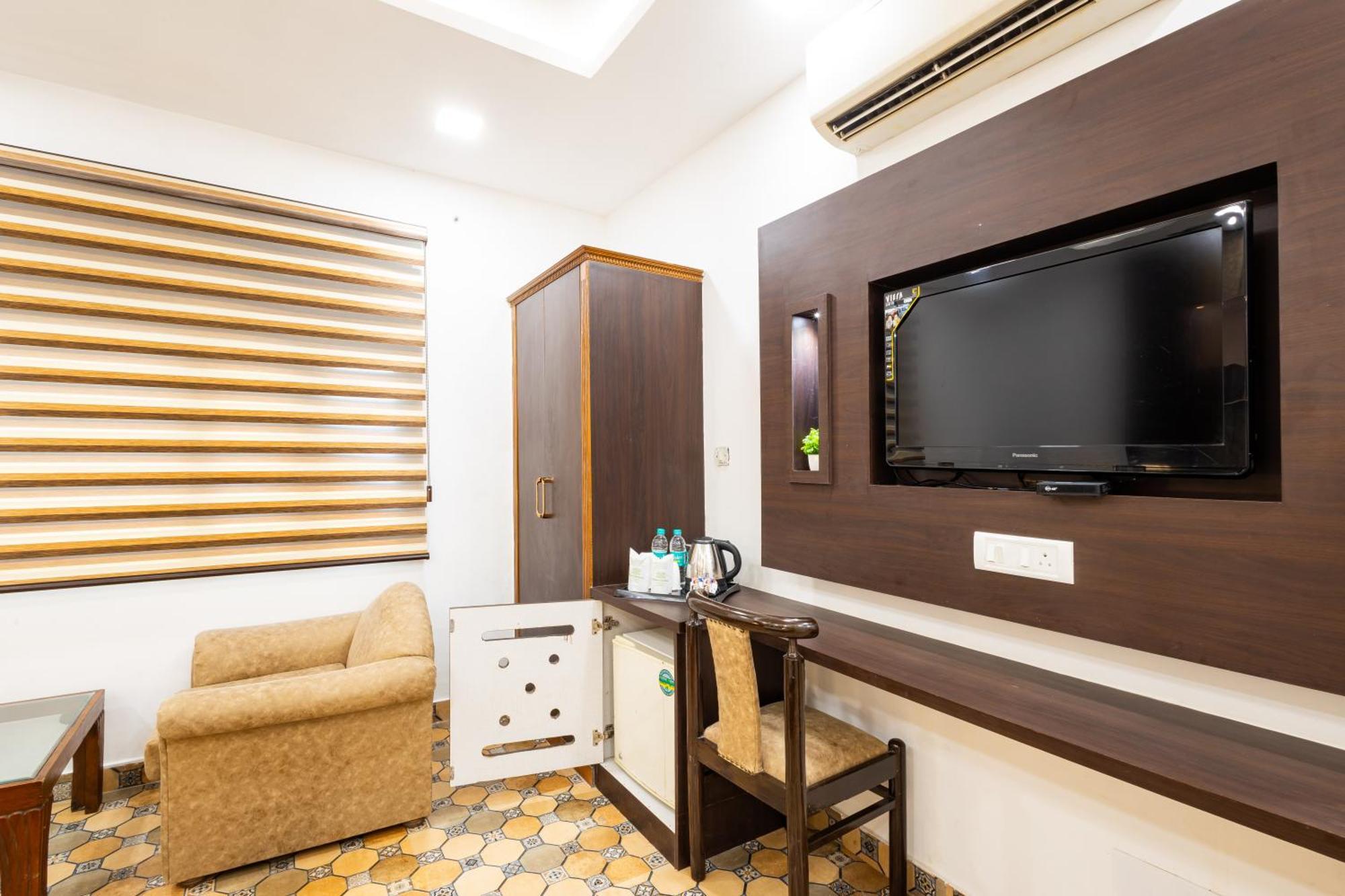 Hotel Panickers Residency - Ajmal Khan Market Near Karol Bagh Metro دلهي المظهر الخارجي الصورة