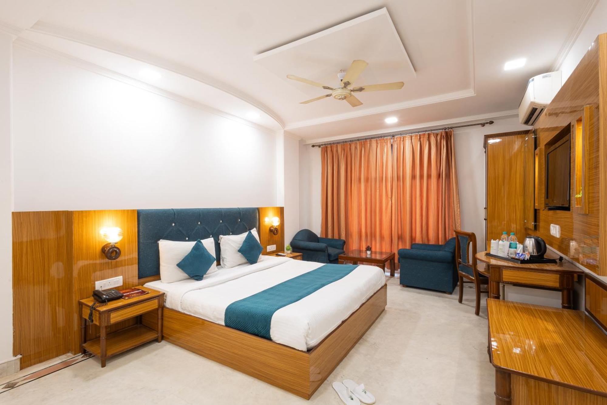 Hotel Panickers Residency - Ajmal Khan Market Near Karol Bagh Metro دلهي المظهر الخارجي الصورة