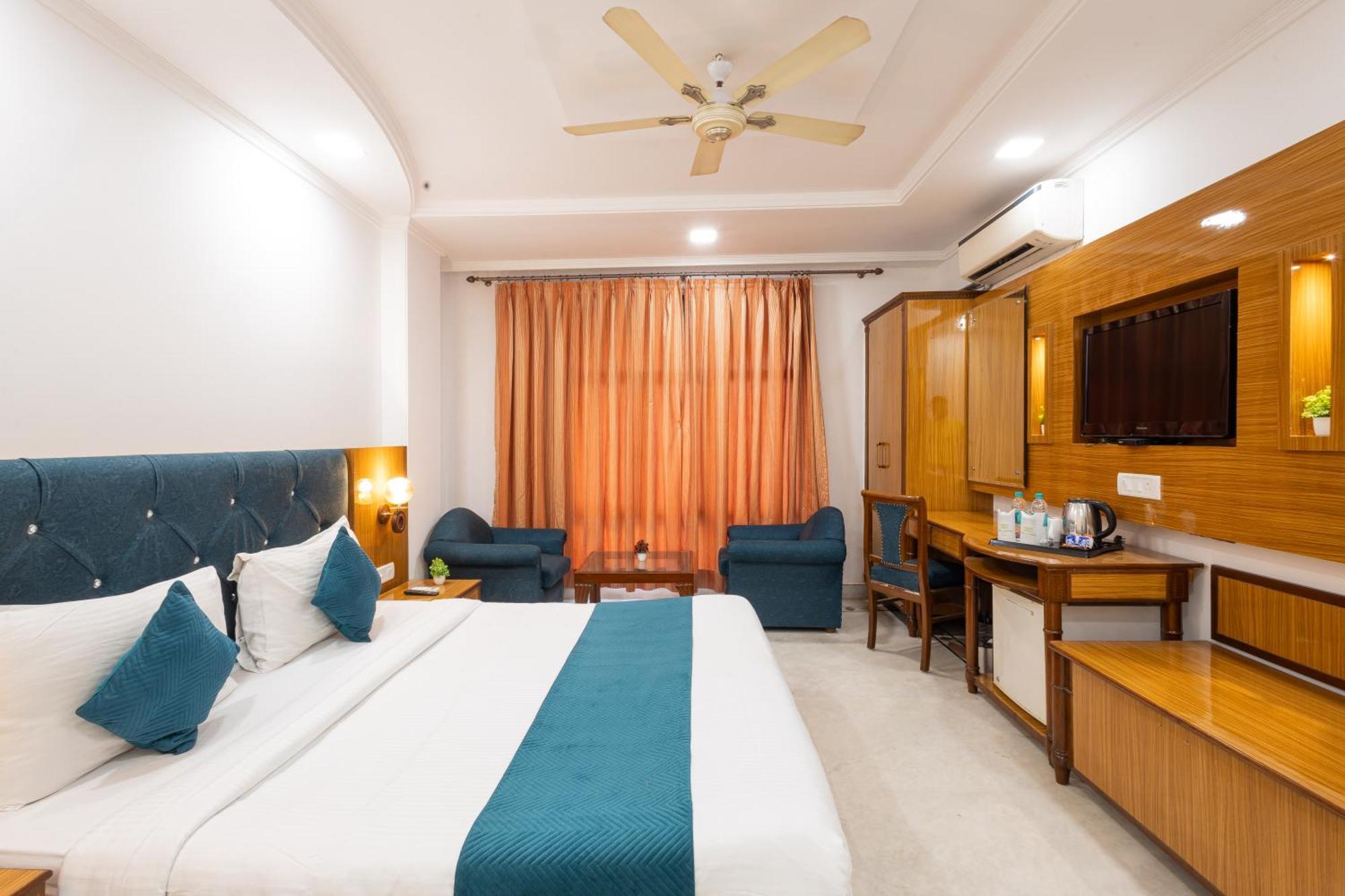 Hotel Panickers Residency - Ajmal Khan Market Near Karol Bagh Metro دلهي المظهر الخارجي الصورة