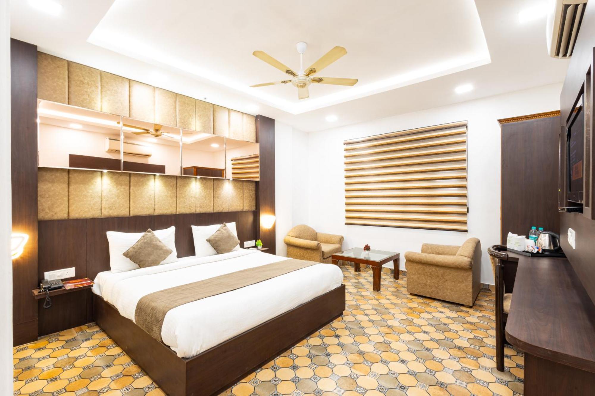 Hotel Panickers Residency - Ajmal Khan Market Near Karol Bagh Metro دلهي المظهر الخارجي الصورة