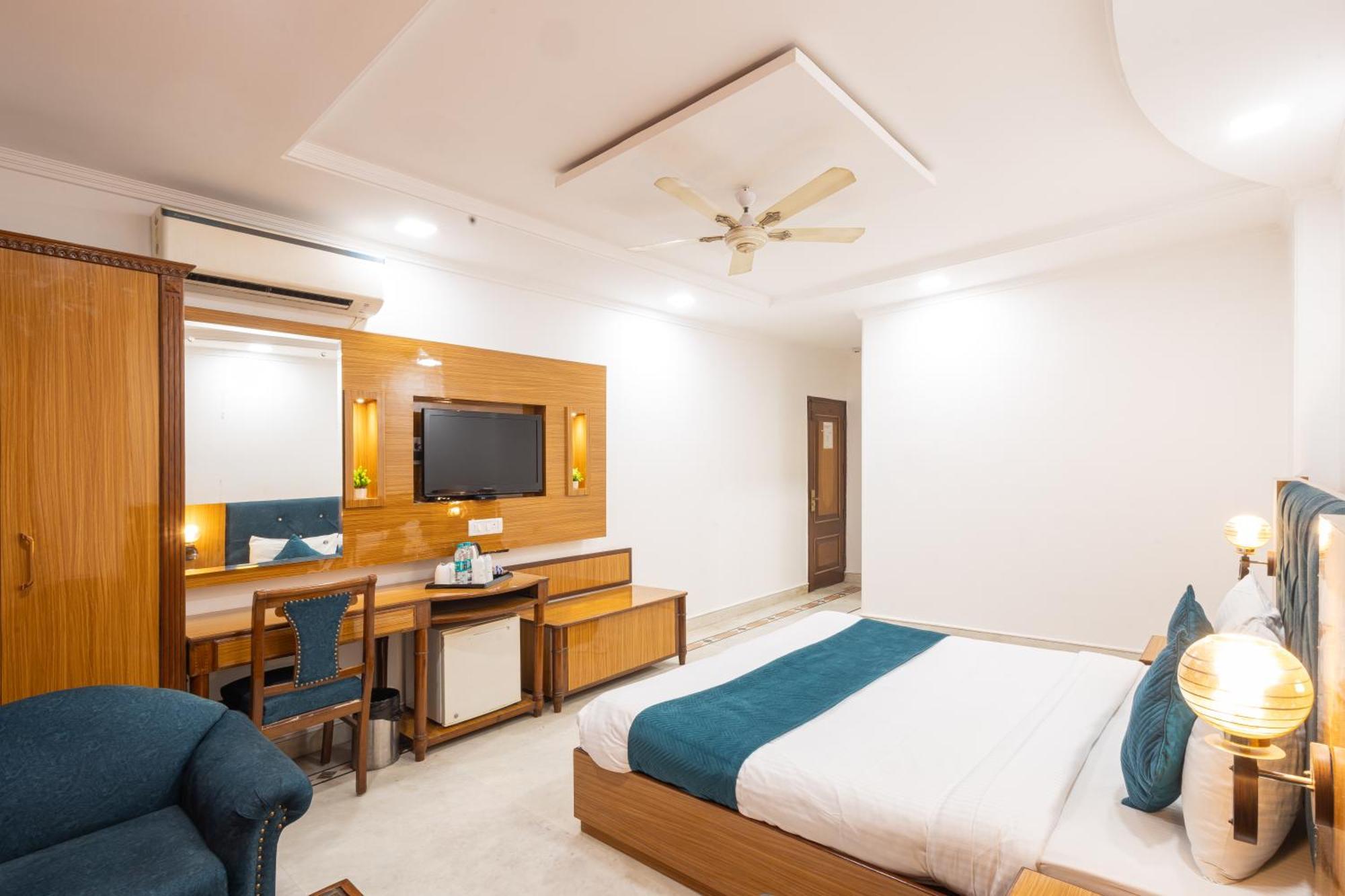 Hotel Panickers Residency - Ajmal Khan Market Near Karol Bagh Metro دلهي المظهر الخارجي الصورة