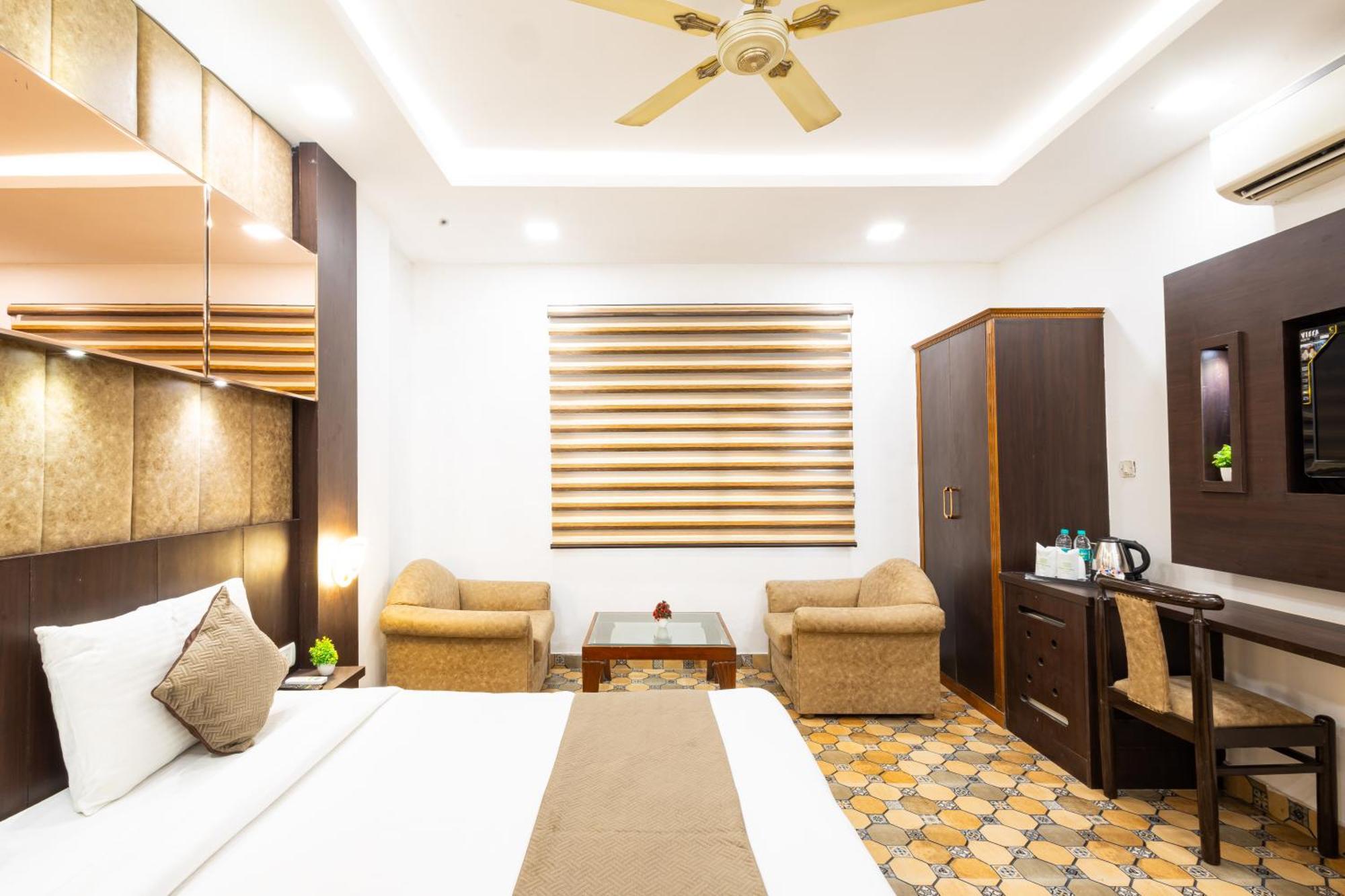 Hotel Panickers Residency - Ajmal Khan Market Near Karol Bagh Metro دلهي المظهر الخارجي الصورة