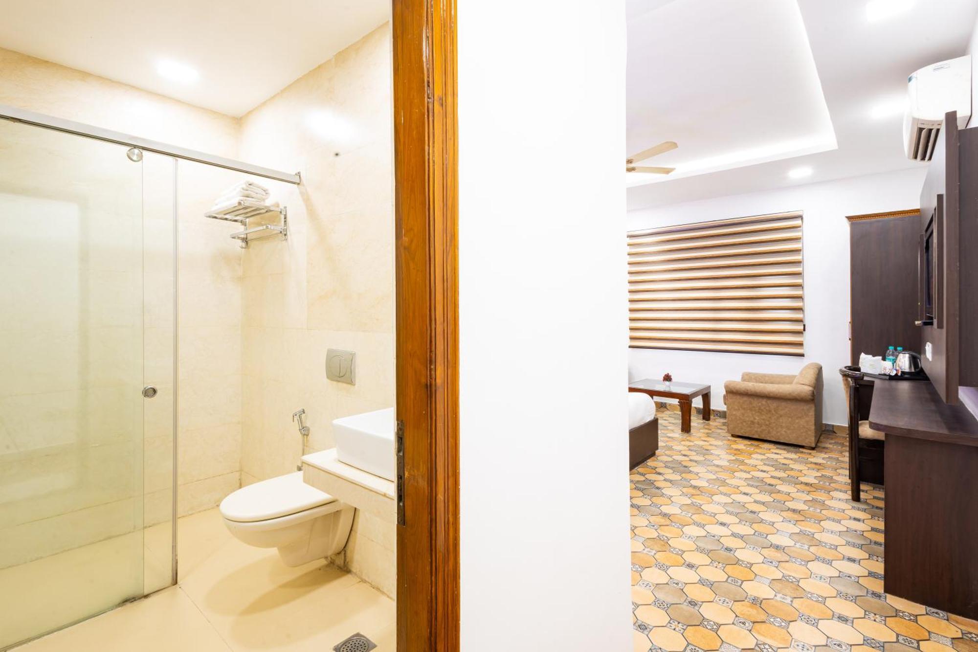 Hotel Panickers Residency - Ajmal Khan Market Near Karol Bagh Metro دلهي المظهر الخارجي الصورة