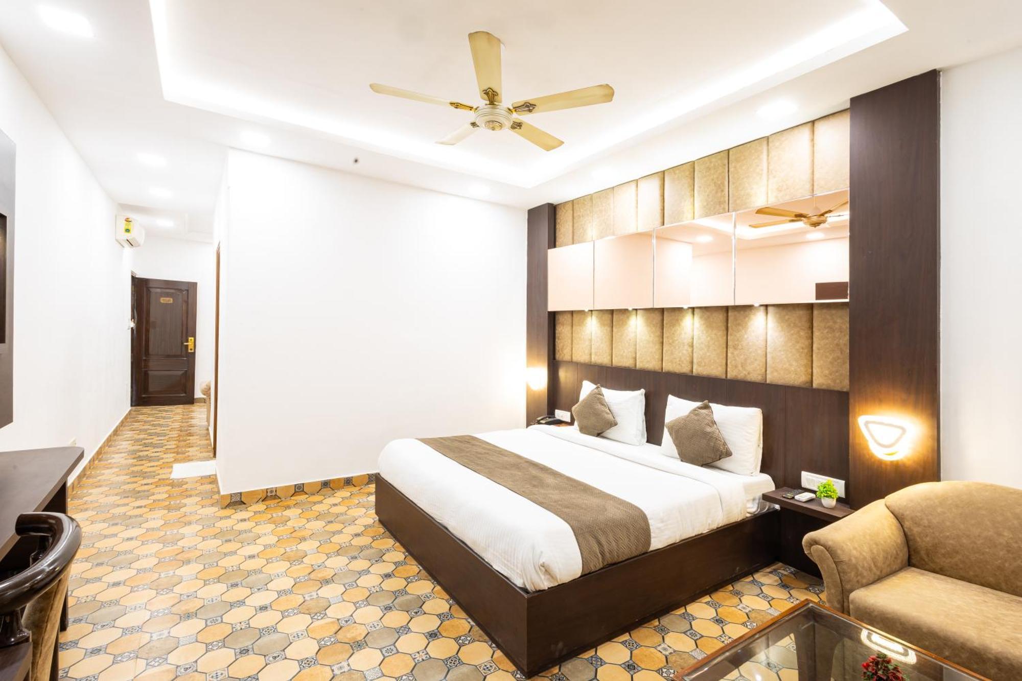 Hotel Panickers Residency - Ajmal Khan Market Near Karol Bagh Metro دلهي المظهر الخارجي الصورة