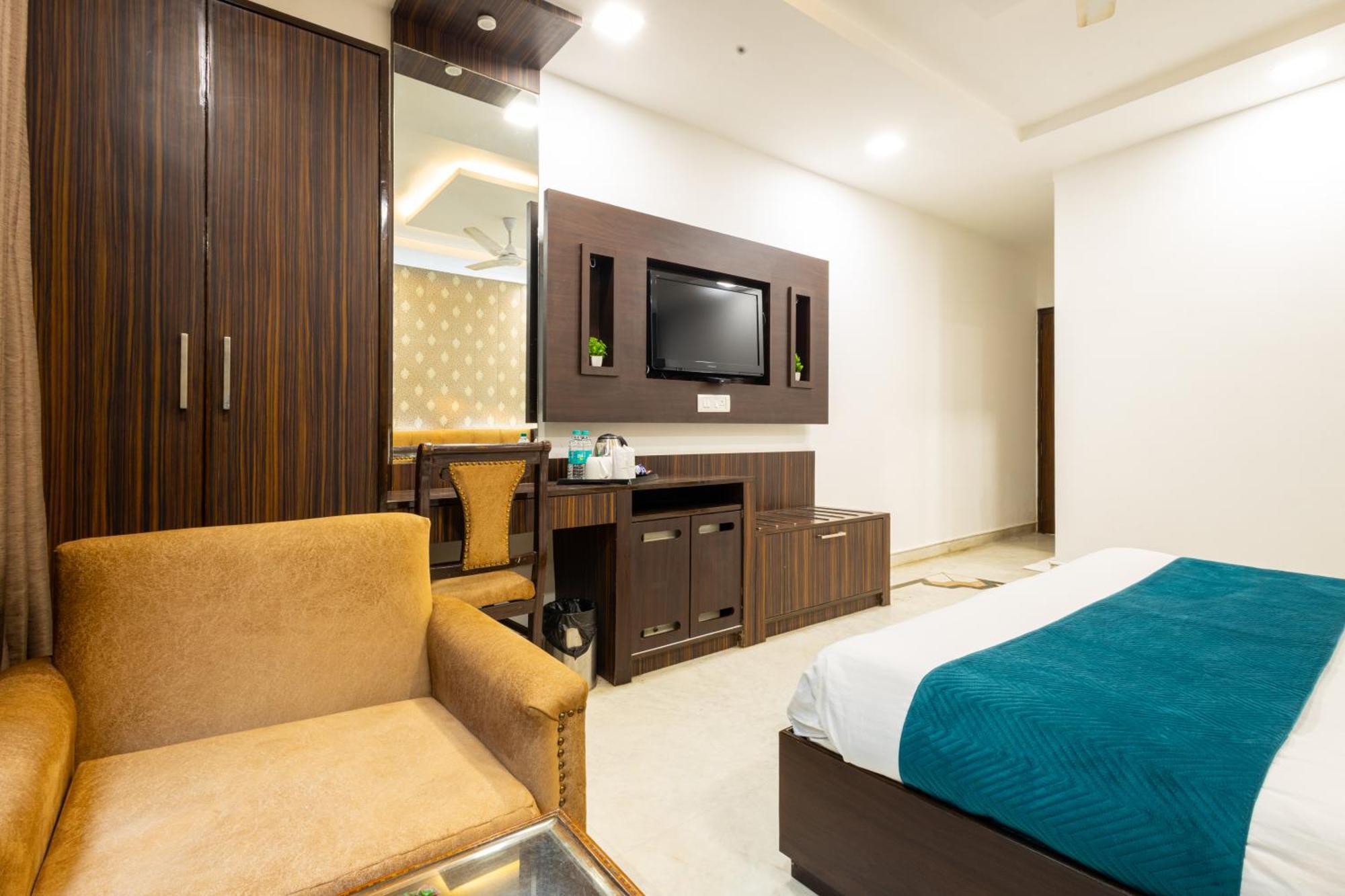 Hotel Panickers Residency - Ajmal Khan Market Near Karol Bagh Metro دلهي المظهر الخارجي الصورة
