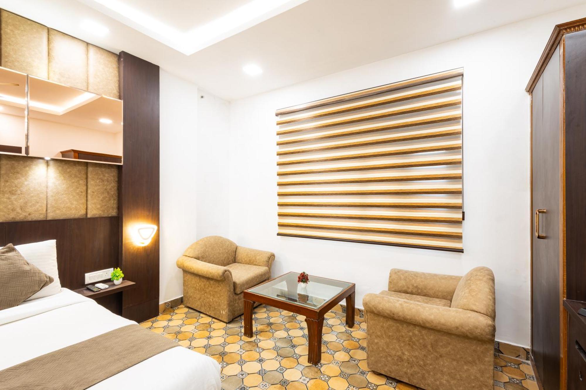 Hotel Panickers Residency - Ajmal Khan Market Near Karol Bagh Metro دلهي المظهر الخارجي الصورة