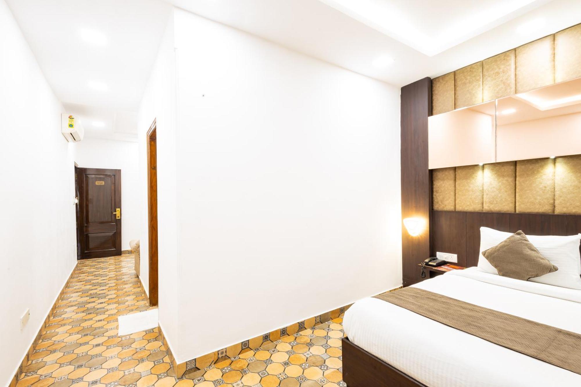 Hotel Panickers Residency - Ajmal Khan Market Near Karol Bagh Metro دلهي المظهر الخارجي الصورة