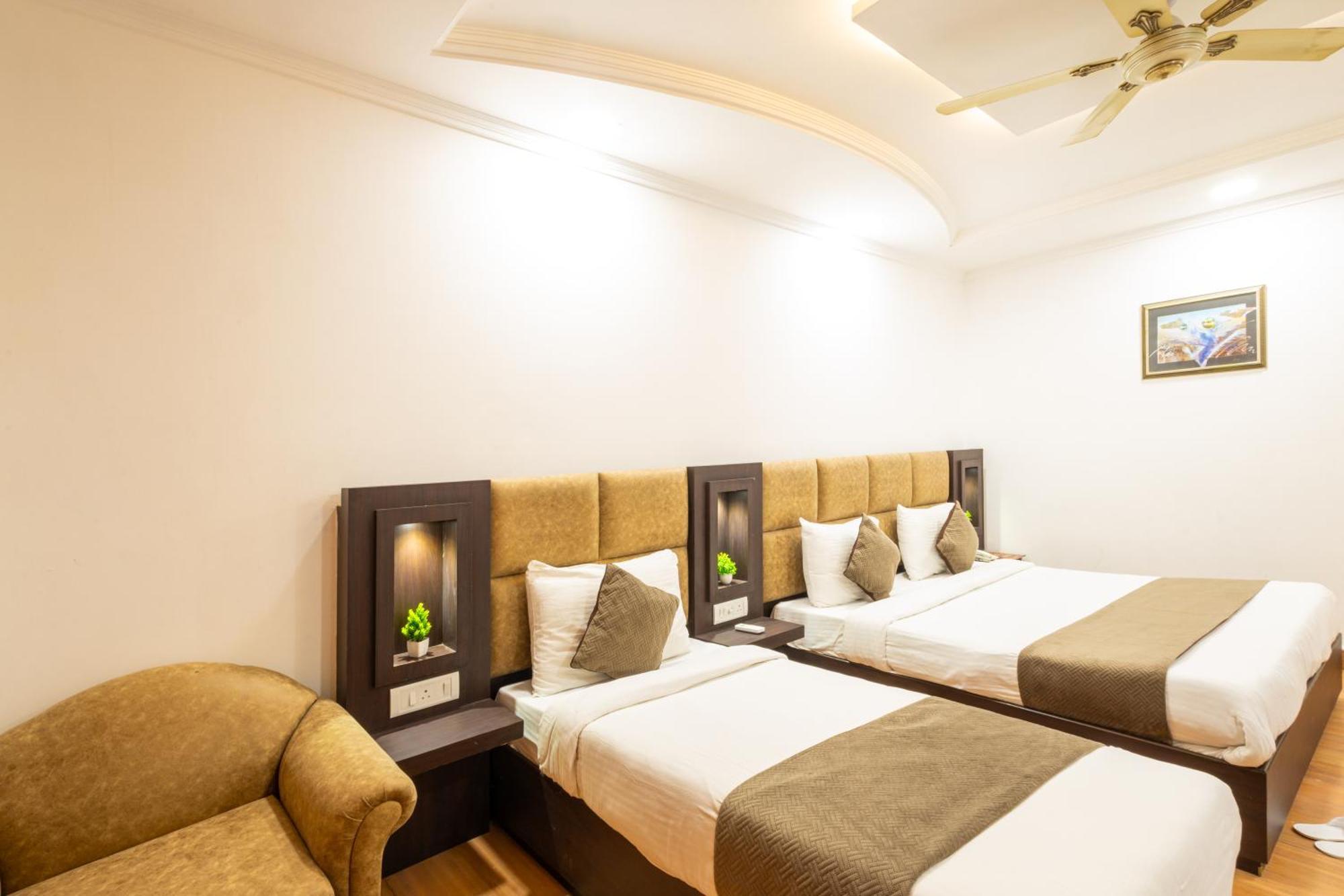 Hotel Panickers Residency - Ajmal Khan Market Near Karol Bagh Metro دلهي المظهر الخارجي الصورة