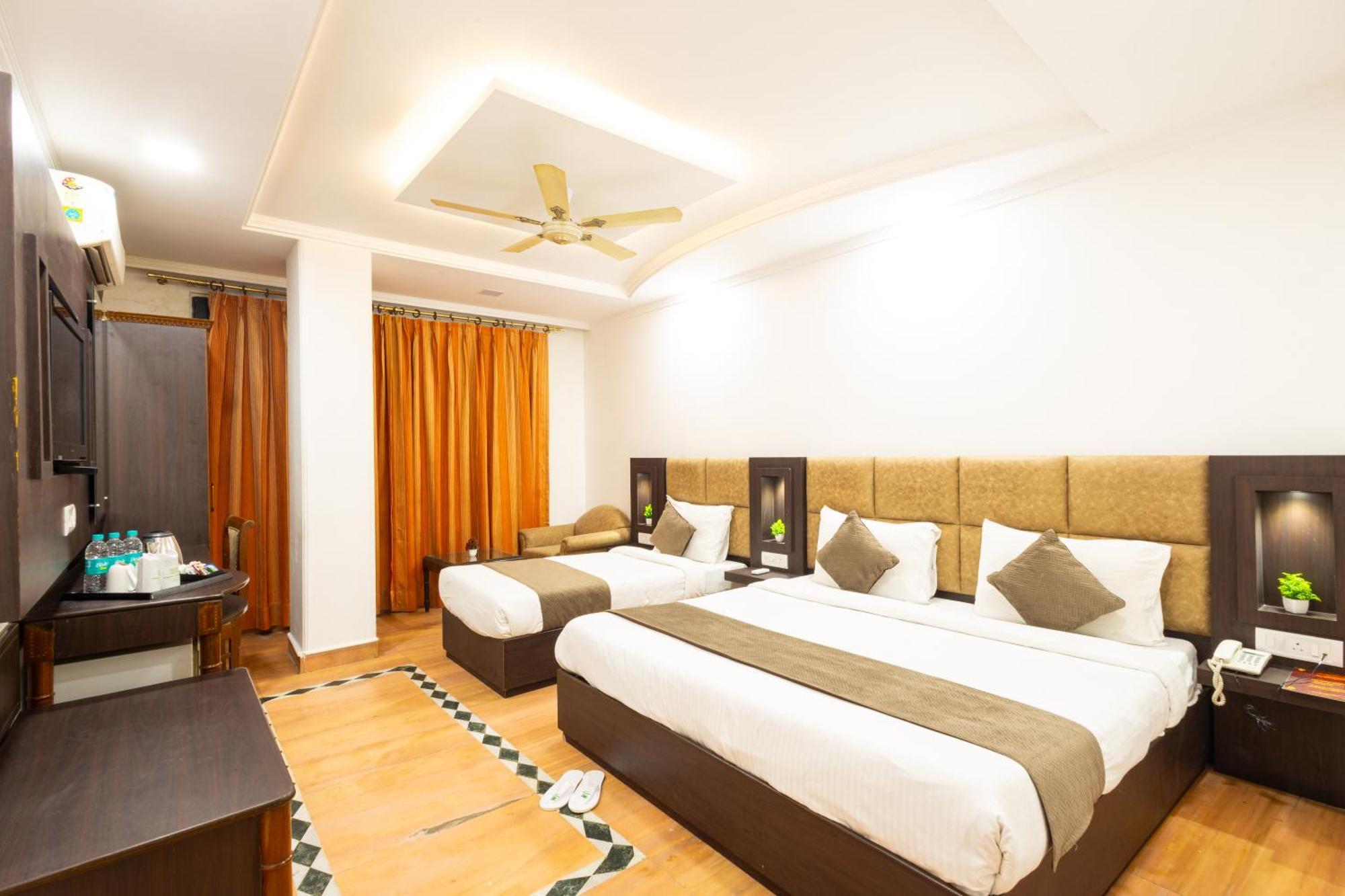Hotel Panickers Residency - Ajmal Khan Market Near Karol Bagh Metro دلهي المظهر الخارجي الصورة