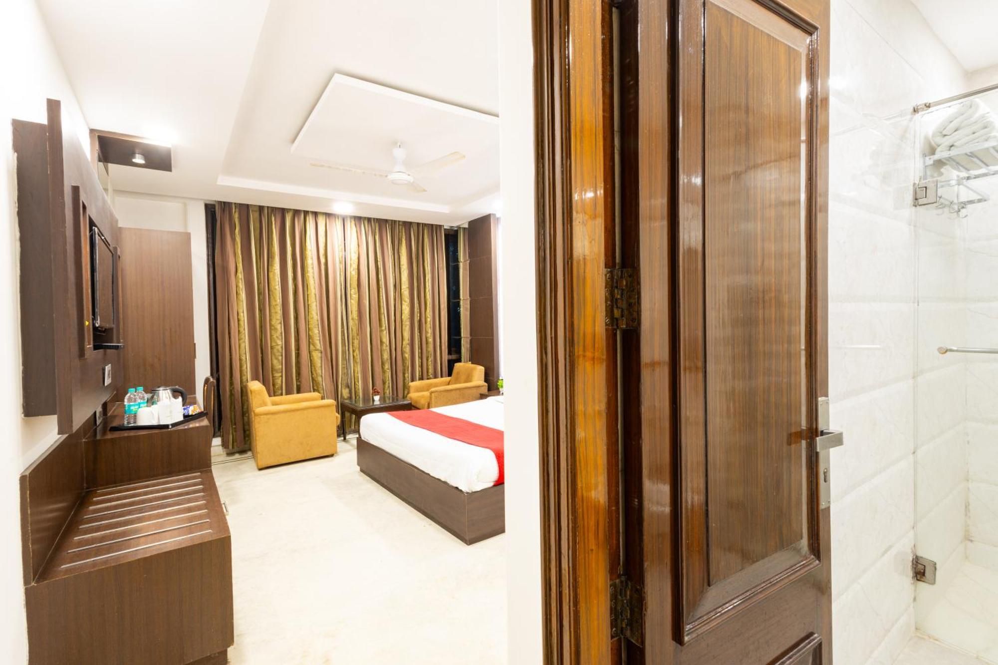 Hotel Panickers Residency - Ajmal Khan Market Near Karol Bagh Metro دلهي المظهر الخارجي الصورة